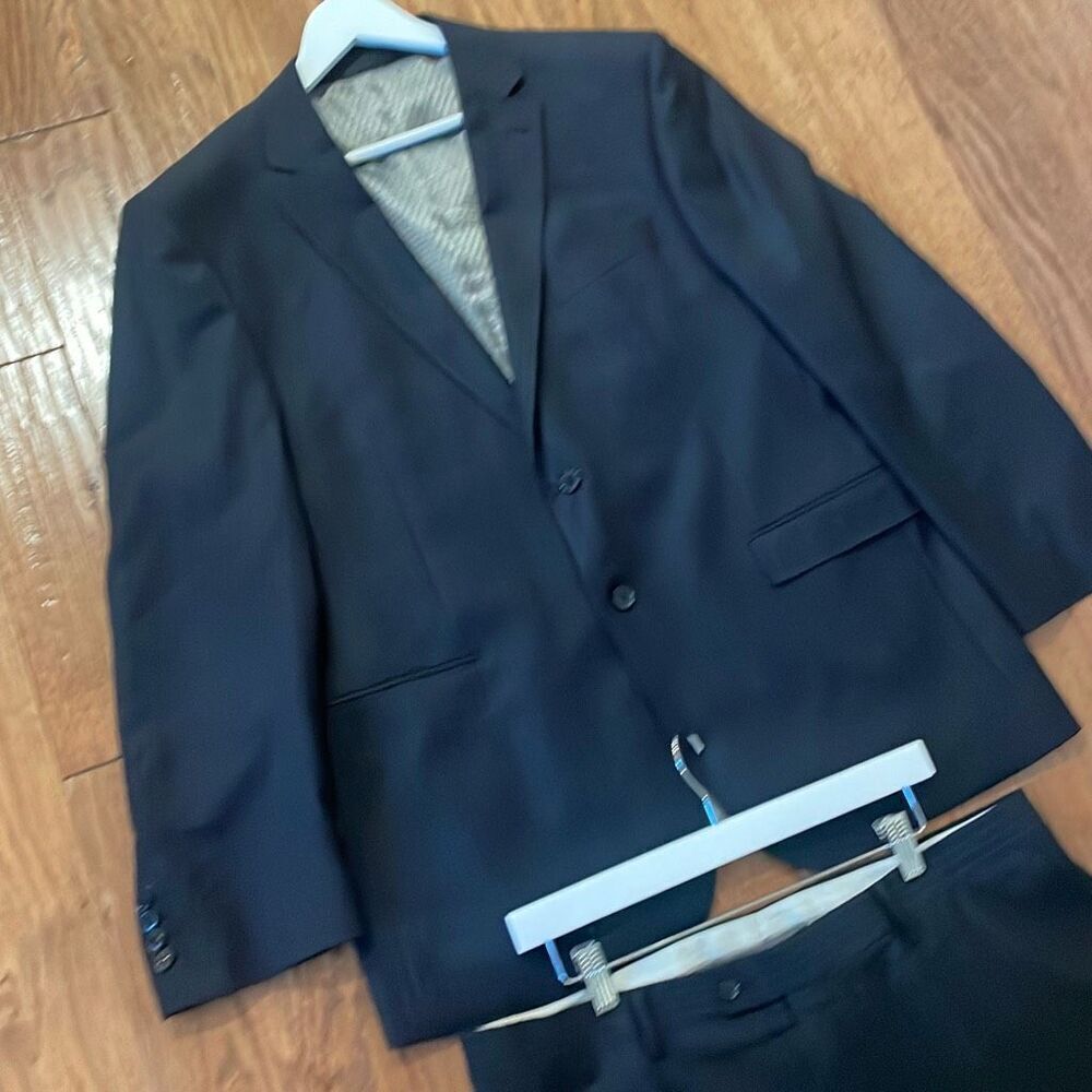 Mantoni virgin wool two button charcoal grey suit size 46R - Picture 10 of 16